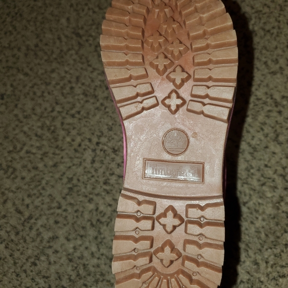 Pink Timberlands size 6 woman's Fits More Like A Size 7 - Picture 2 of 7